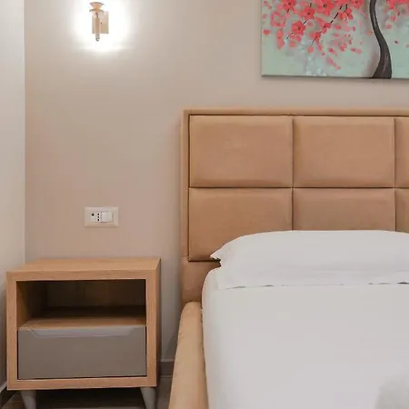 Hotel Roalb Radhimë