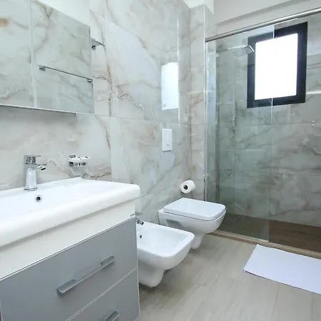 Hotel Roalb Radhimë