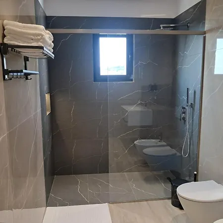 Hotel Roalb Radhimë