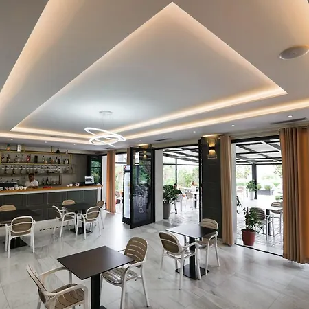 Hotel Roalb Radhimë