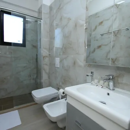 Hotel Roalb Radhimë