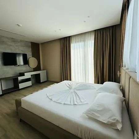 Roalb מלון Radhimë