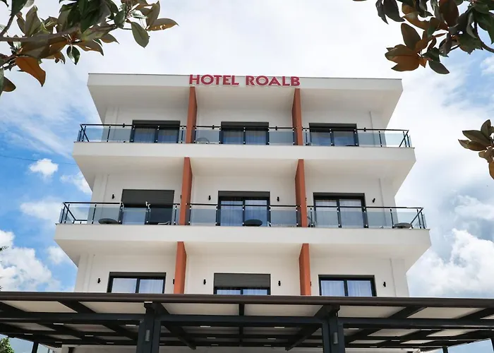 ホテル Roalb Radhimë