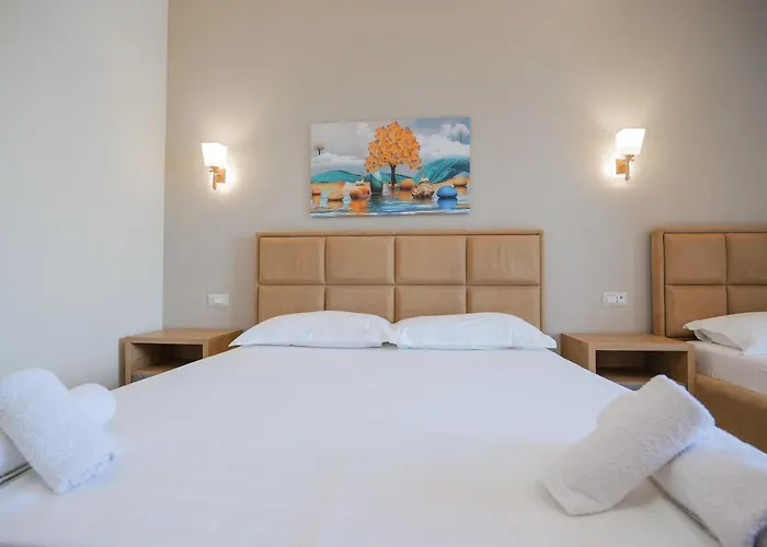 ホテル Roalb Radhimë